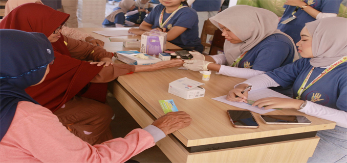 Mahasiswa Unair Beri Penyuluhan Kesehatan di Wonorejo, Warga Lebih Paham Hipertensi