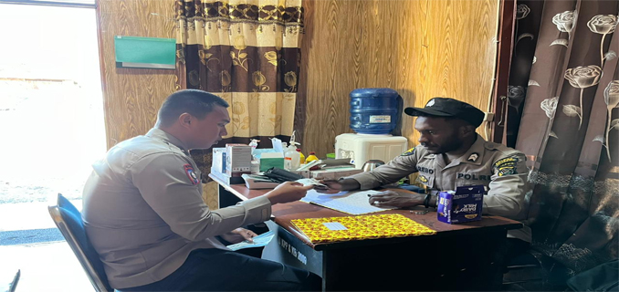 Polres Tolikara Beri Pelayanan Kesehatan Rutin Agar Personel Selalu Prima